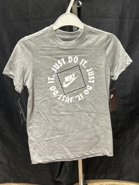2 Boys Small Nike T-Shirts RRP $24.00