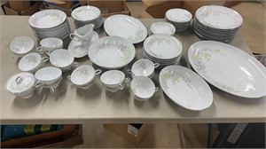 Eighty-seven Pcs of Floretre Trend China