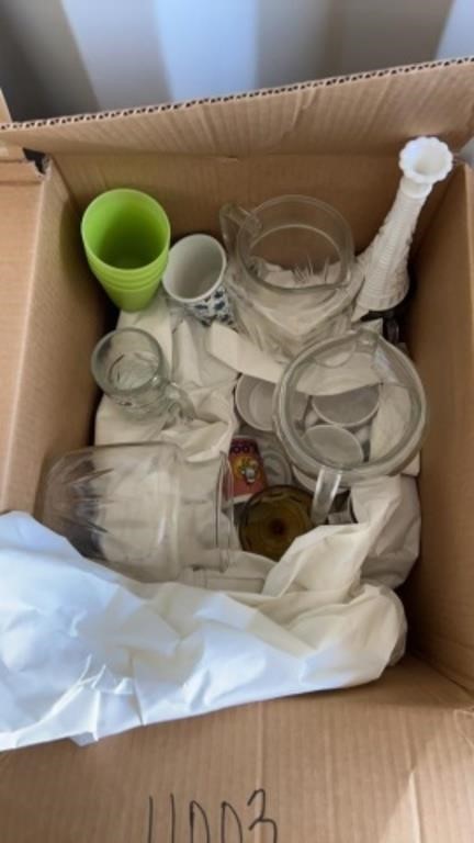 Box of miscellaneous glassware (sc9)