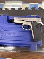 Smith & Wesson m-3953tsw 9mm tactical