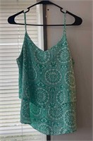 R3) Teal and white print tank top. Size medium.