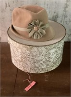 Ladies' Betmar hat with hat box