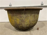 LARGE CAST IRON KETTLE 32" - DOES HAVE A CRACK
