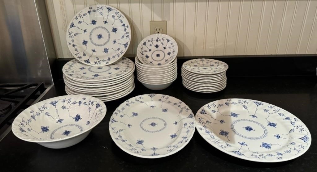 Dinnerware, Churchhill pattern