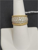 14K YELLOW GOLD AND DIAMOND CLUSTER RING