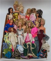 (Z) Vintage Barbie and off brand dolls