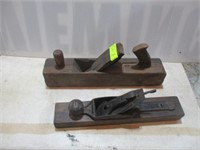 2 old wood hand planes