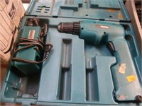 MAKITA DRILL W CHARGER IN CASE