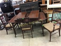 TABLE WITH 2 LEAVES AND 3 CHAIRS