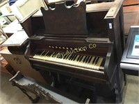 OLD PUMP PIANO