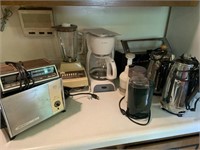 Kitchen small appliances, blender, coffee makers