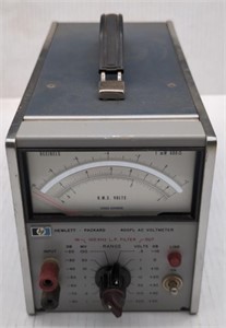 (XY) Hewlett-Packard 400FL AC Voltmeter 11 inch