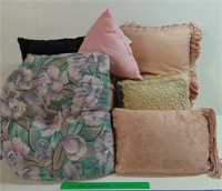 Pillows & Cushion