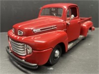 1/25 scale 1948 Ford F-1 Pick-up Truck. Die cast.