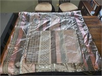 Comforter/2 pillow shams 88 x 92