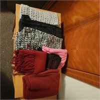 WOMENS SCARVES