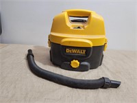 Dewalt 2 Gallon Vacuum Cleaner works great