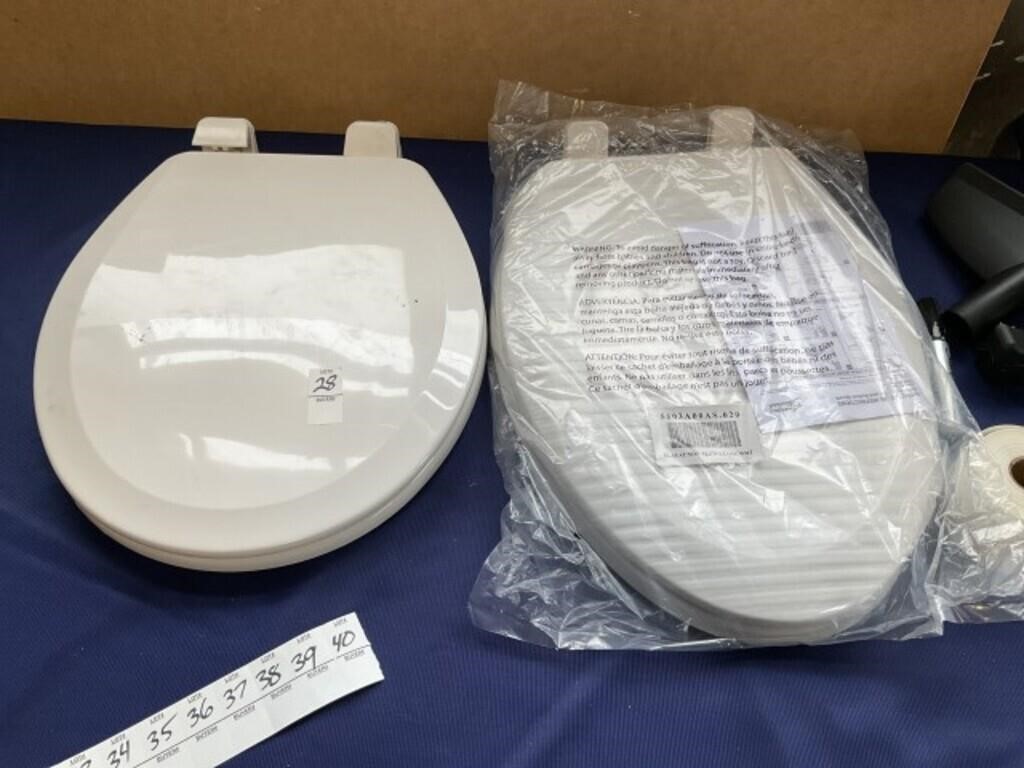 2 Toilet Seats both Possible New