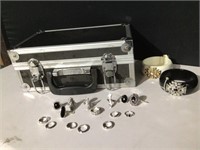 (15) Rings,(2) Bracelets & Case Lot