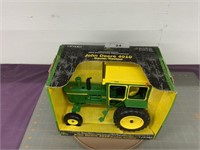 Ertl JD 4010 tractor, Collector Edition, 1/16