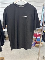Patagonia shirt size medium