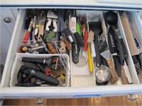 KITCHEN DRAWER OF KNIVES, KITCHEN ITEMS & MORE
