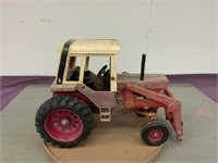 Vintage IH tractor with loader