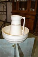 Villeroy & Boch Water Pitcher and Basin Set