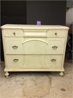 Sligh Furniture Chest of Drawers