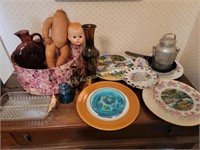 Old doll with rubber body, souvenir plates,
