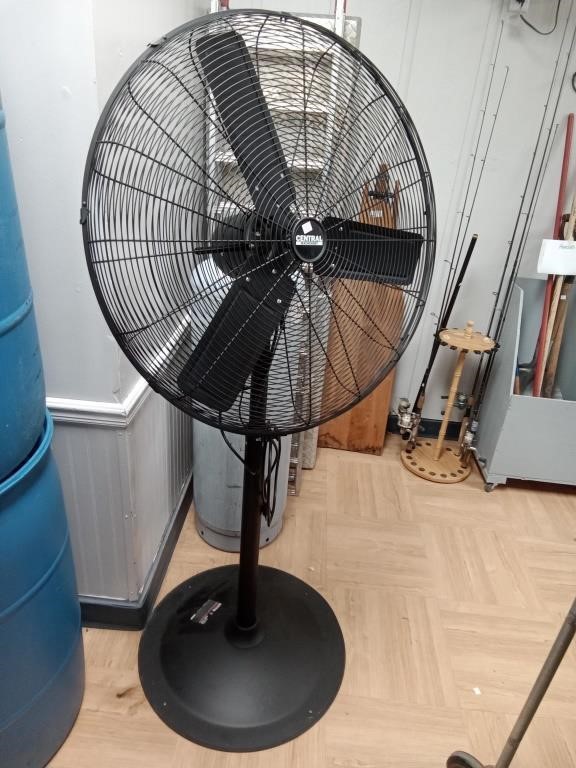 Central machinery heavy utility fan, very clean!