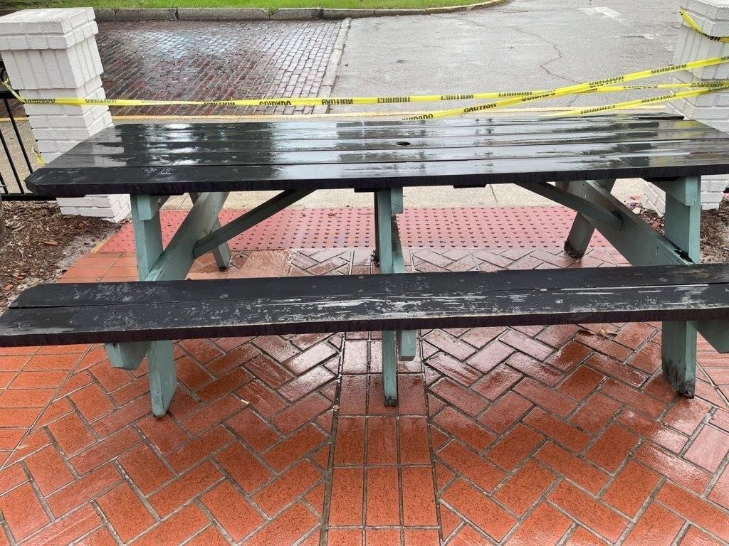 WOOD PICNIC TABLES