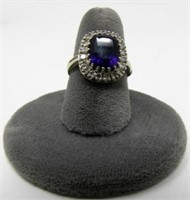 14K WHITE GOLD RING WITH AMETHYST STONE: