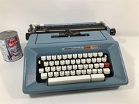 Machine à écrire vintage Olivatti Studio 46