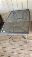 Glass tabletop w/umbrella holder
58 x 38 x 28 T