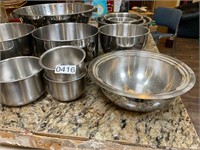 Stainless mixing bowls, colander- all