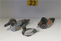 3 miniature decoy Ducks