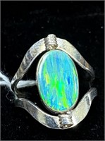 SILVER REVERSABLE 4CT GREEN/WHITE FIRE OPAL RING