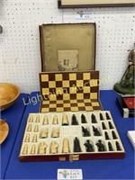 VINTAGE KNIGHTS CHESS SET IN ORIGINAL PACKAGE