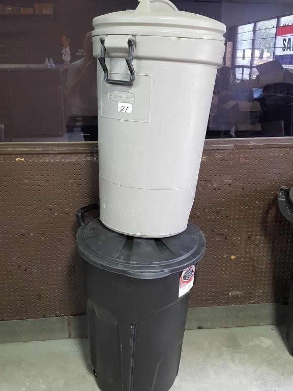 rubbermaid trash cans on wheels, lids