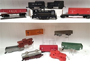 LOT OF ASSORTED TRAIN CARS ENGINE LOT