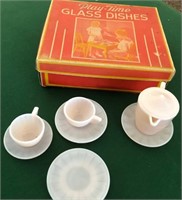 R - VINTAGE PLAY TIME GLASS DISHES (L97)