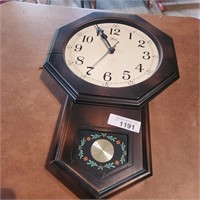 Vintage Welby Battery Wall Clock - loose seam