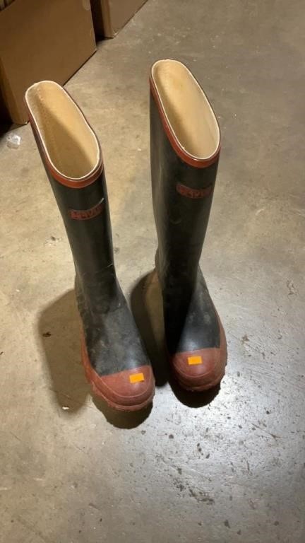 Rubber boots, size 9
