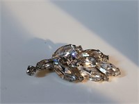 Vtg brooch