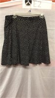 H2) SIZE LARGE WOMANS SKIRT