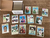 200 ct box 1977 Topps baseball cards