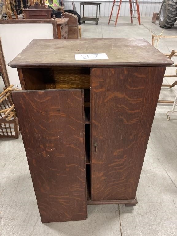 Vintage quarter sawn pulpit cabinet SEE DES*