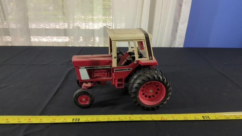 ERTL INTERNATIONAL TRACTOR