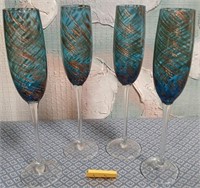 11 - SET OF 4 ART GLASS CHAMPAGNE FLUTES (T1)